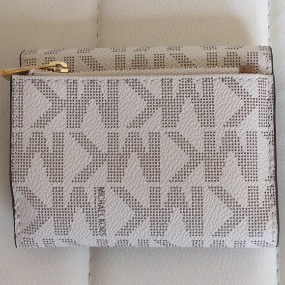 NWT Michael Kors Liane Vanilla SM Billfold - Picture 13 of 16